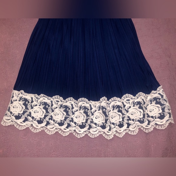 Pleated Lace Dress 💙 - Picture 5 of 11